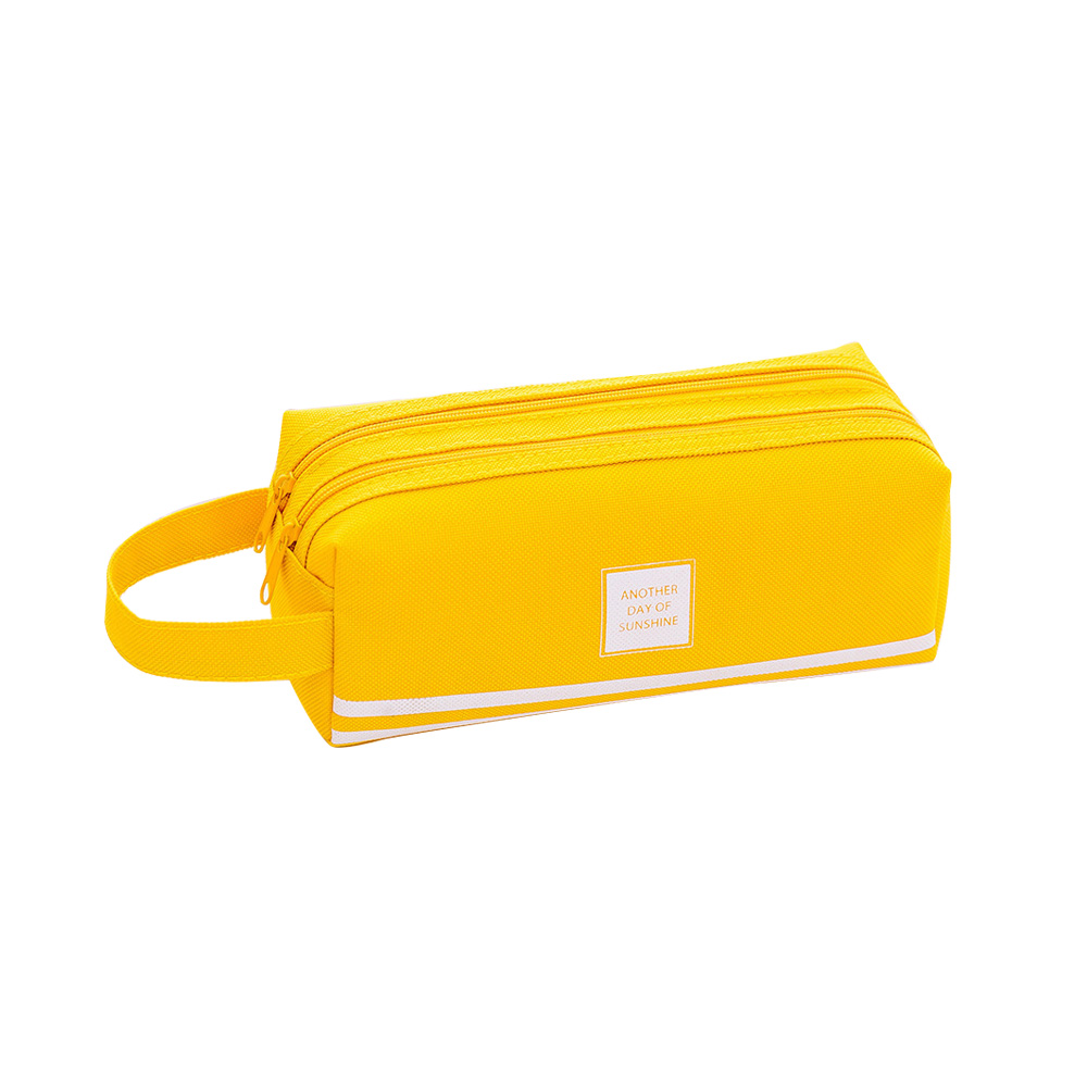 Estuche con 2 cremalleras.